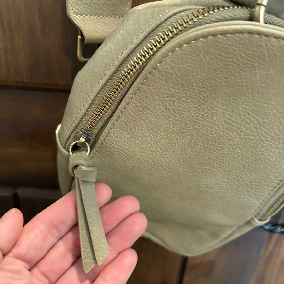 Anthropologie Urban Originals Slingbag. - Picture 8 of 9